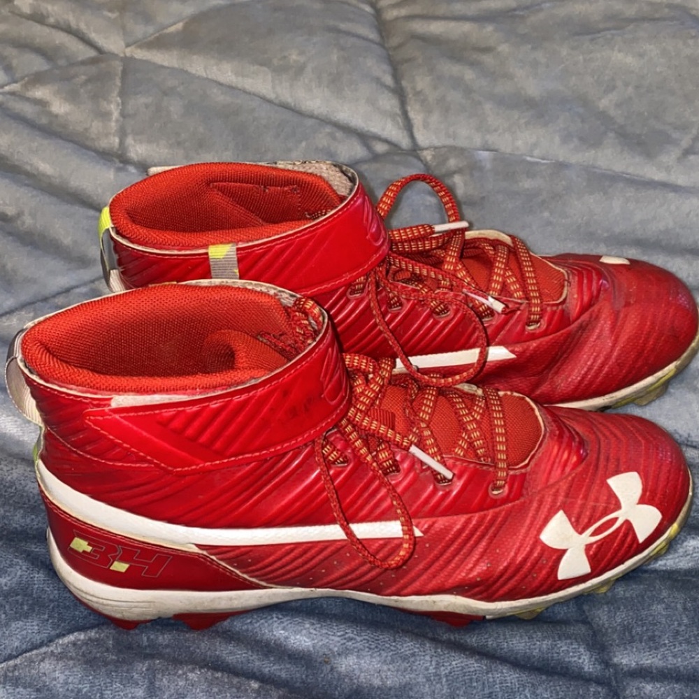 Under Armour baseball cleats 6Y